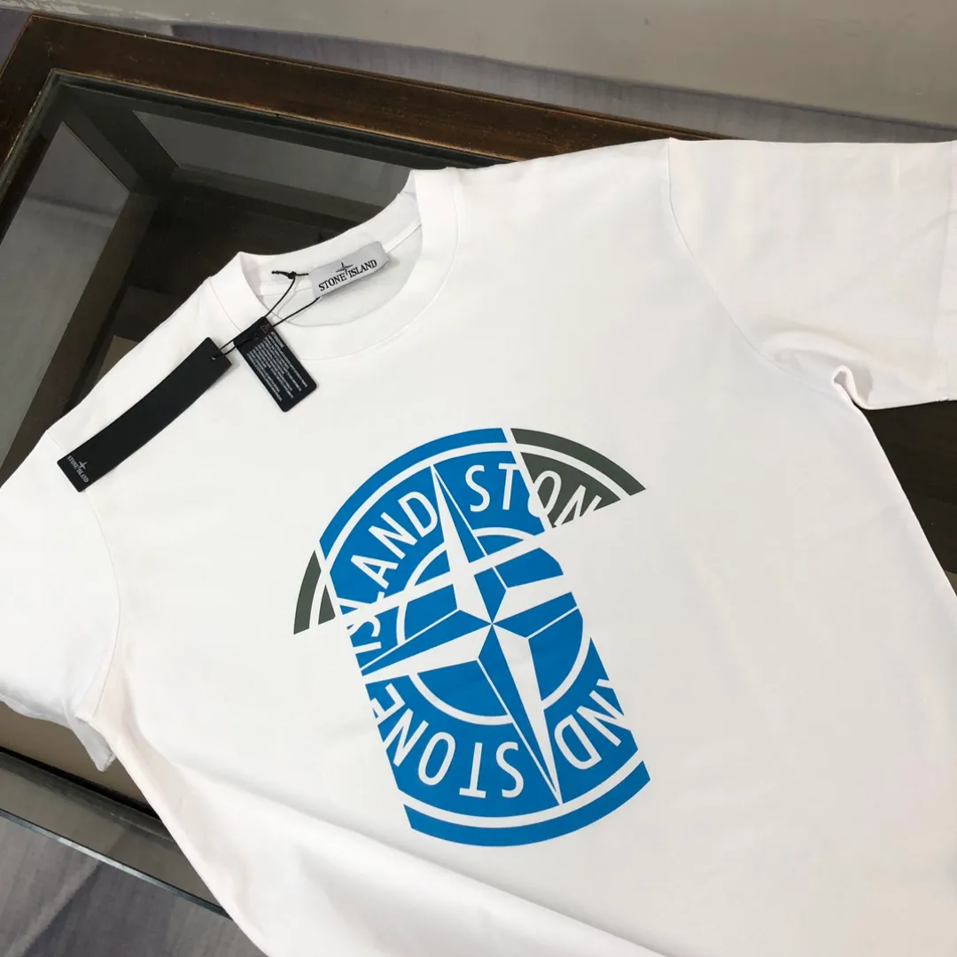 P180 Stone Island Stone Island 2025 latest T-shirt, couple style ~ Original order, stylish and casual short T-shirt, specially made of customized cotton fabric ~ Cotton T-shirt ~ Pre-washed to prevent deformation and shrinkage problem, more comfortable and breathable on the body ~ All available from stock ~ Unique design style, trendy must-have item, complete with three standards 👍 Color: black/white Size: S M L XL (larger version, please indicate your height and weight when placing an order)